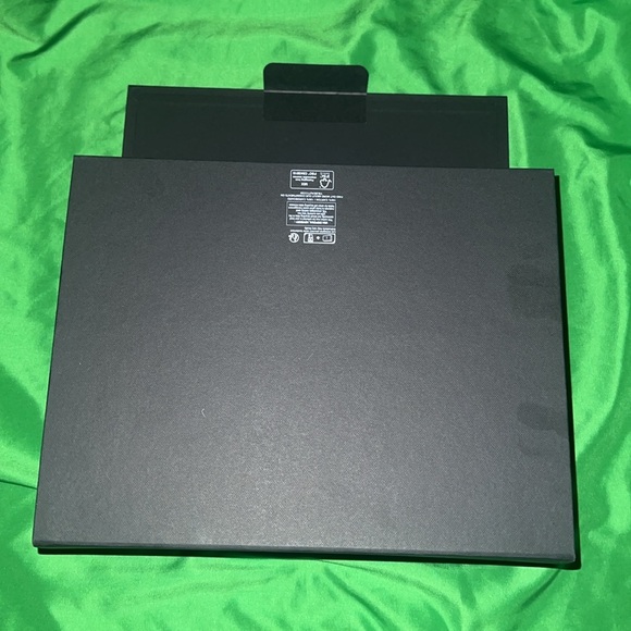 Yves Saint Laurent Black and Gold Large Accessory Box - Picture 4 of 10